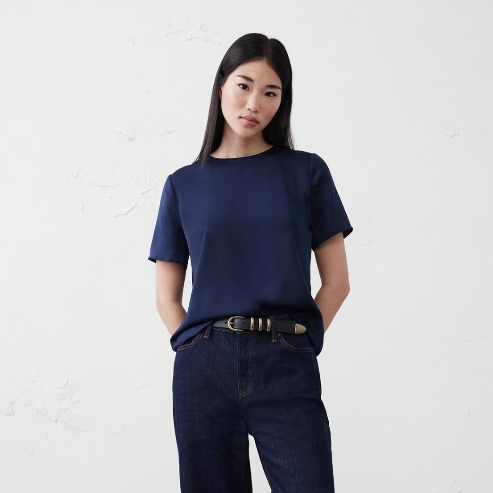 Banana Republic Factory short sleeve blouse t-shirt - Picture 2 of 8